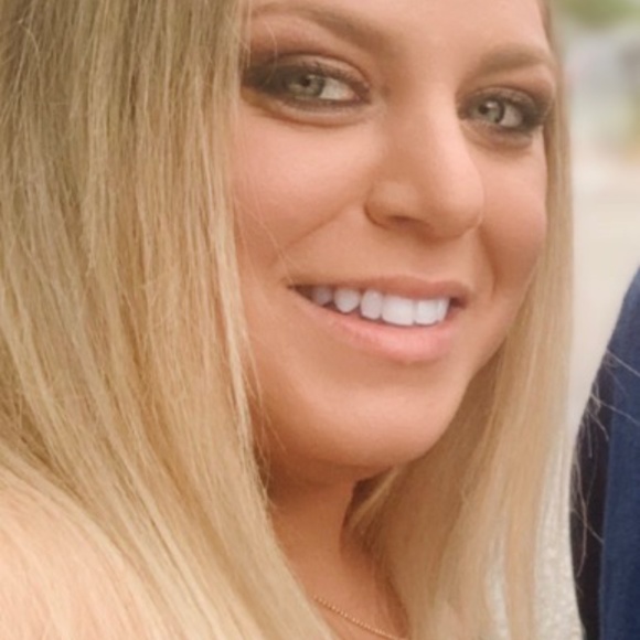 Meet your Posher, Christy - Picture 1 of 1